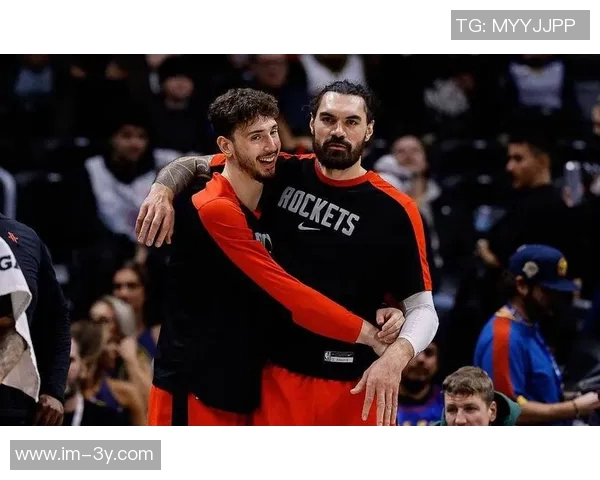 申京与亚当斯默契配合卡佩拉迅速融入双塔战术体系