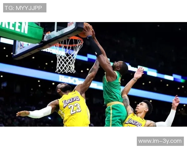 杰伦布朗半场表现出色14分5板4助攻罚球命中率略显不足